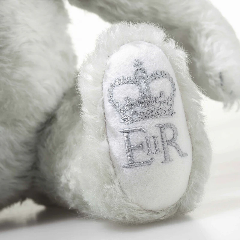 HM The Queen - Dedication to Service Teddy Bear by Steiff - 45cm - Image 3